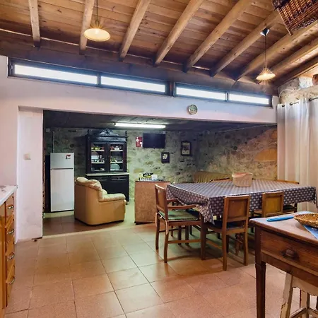 Time-traveler's Paradise In Gois Juncal (Leiria)
